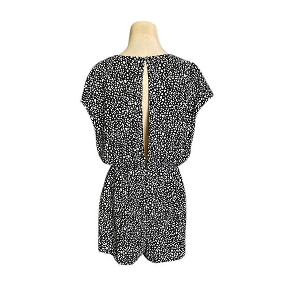 She Sky black white print cap sleeves front bow romper size Large - Picture 13 of 15